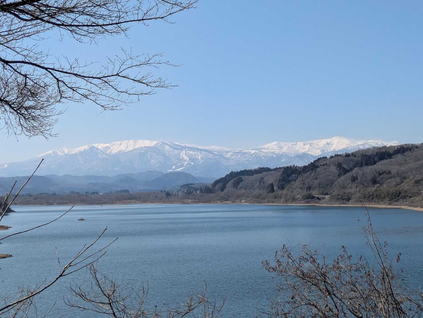 駐車場🅿️に戻ってきました♪
朝は雲がかかっていたみやぎ蔵王🏔️
雲が取れて、素晴らしい景色ですね✨