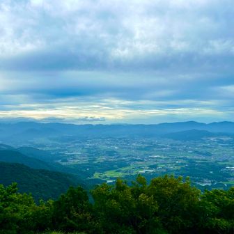 雲多いね　今日はどこの山も日の出は拝めなかっただろうな〜　と思います😊　筑豊盆地は眺めます👀