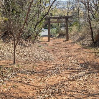 いったん下山して、御茶山に行きます