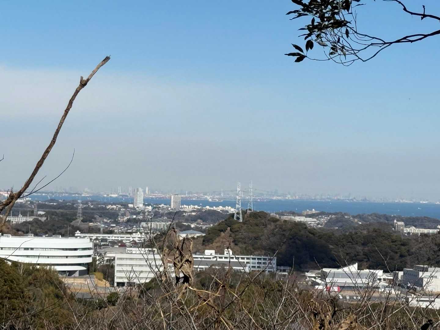 横浜方面
ベイブリッジも見える