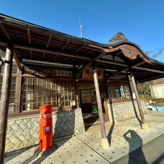 御嶽駅に到着🙌
ここでも電車が出たばかりで35分ほど待つことに💧‬
今日はそういう日らしい…この後、自宅の沿線も電車が止まっていた😭