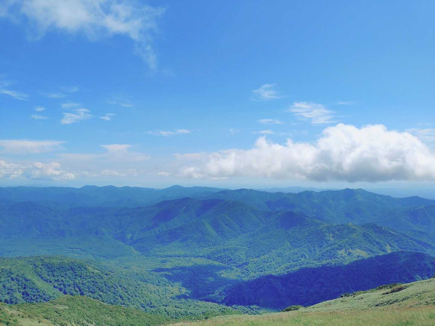こちら側も晴れました☀。ここはずっーと、素晴らしい景色を見ながら歩けますから、痛みは全て忘れてます。