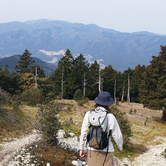 こっちは霊仙山。