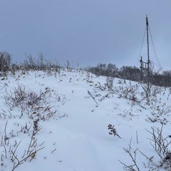 頂上直下は30から40㎝程の積雪場所も