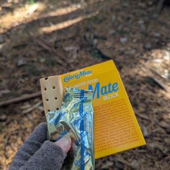 先日 いくたろうさんから頂いたカロリーメイトで小休憩
1本 100ｷﾛｶﾛﾘｰ🧐2本で我慢しよう