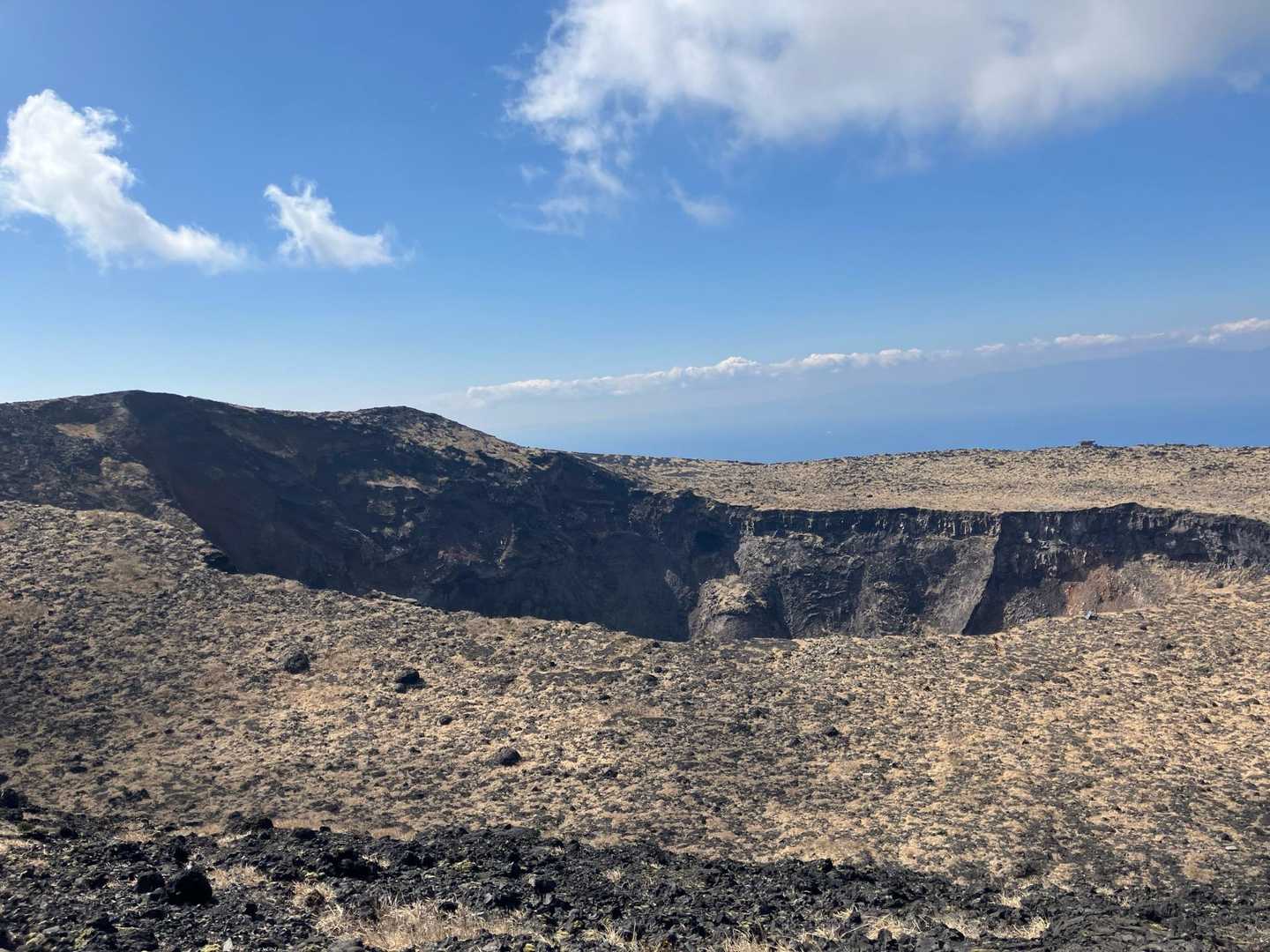 三原山頂口バス停-剣ガ峰-温泉コース登山口
 縦走コースの写真