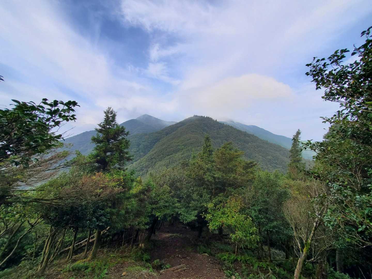 正面に見える山が江川岳です⛰️
今日はそこまでを目標にしています😃