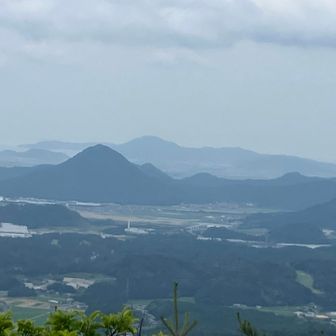 後天狗岩からの絶景。
三上山のカタチ、すぐにわかりますね