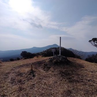 ツームシ山の山頂は広々しています
