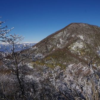 振り返って黒檜山。