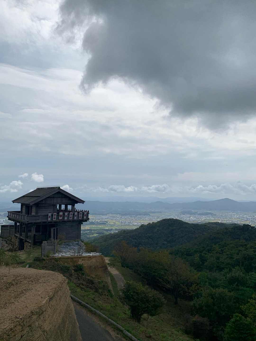 暗黒雲に👹います〜見守ってるのか👹