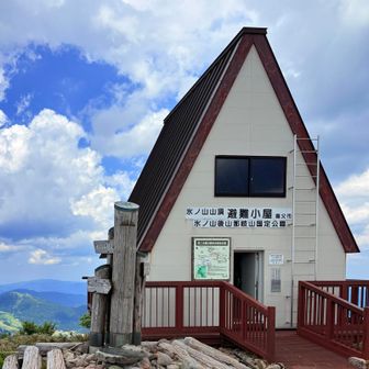 氷ノ山山頂は素通り
たくさんの方々で賑わっていました