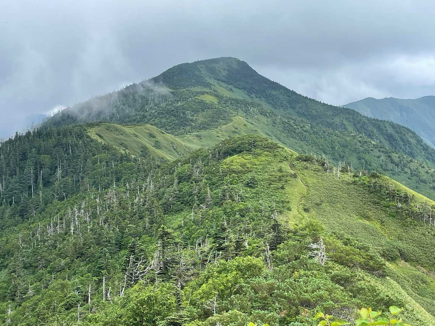 最高
裏岩菅山までの稜線
