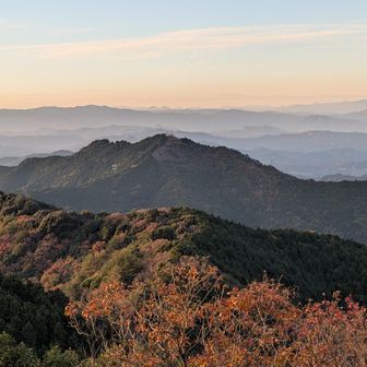 三ヶ岳
黄砂の影響か、少し霞んでる。
って、そんなことより···