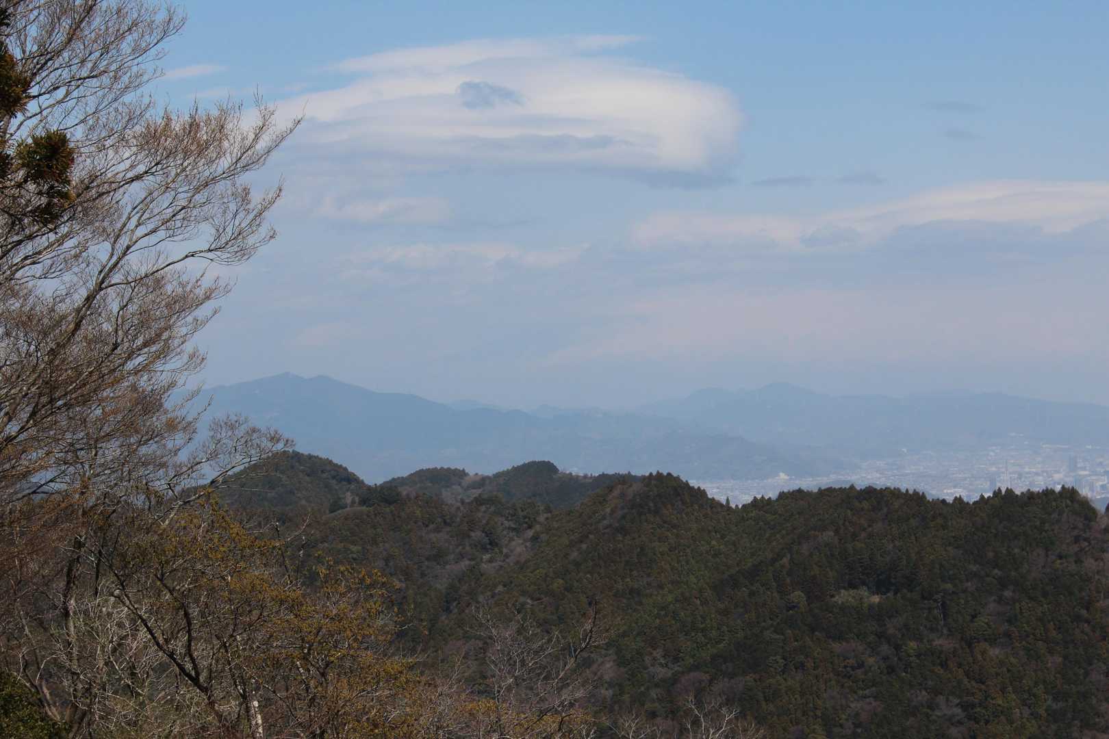 東峰から望む富士山方面
