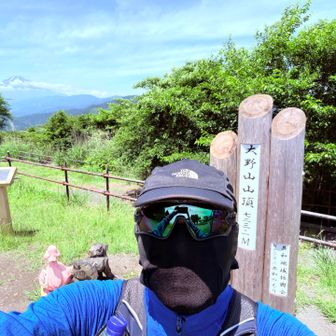顔真っ黒おじさん登場😎
