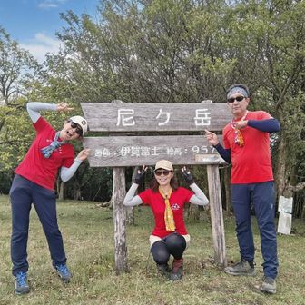 下山前に記念撮影📸
偶然にも今日の衣装
全員アカレンジャー🔴でした😂