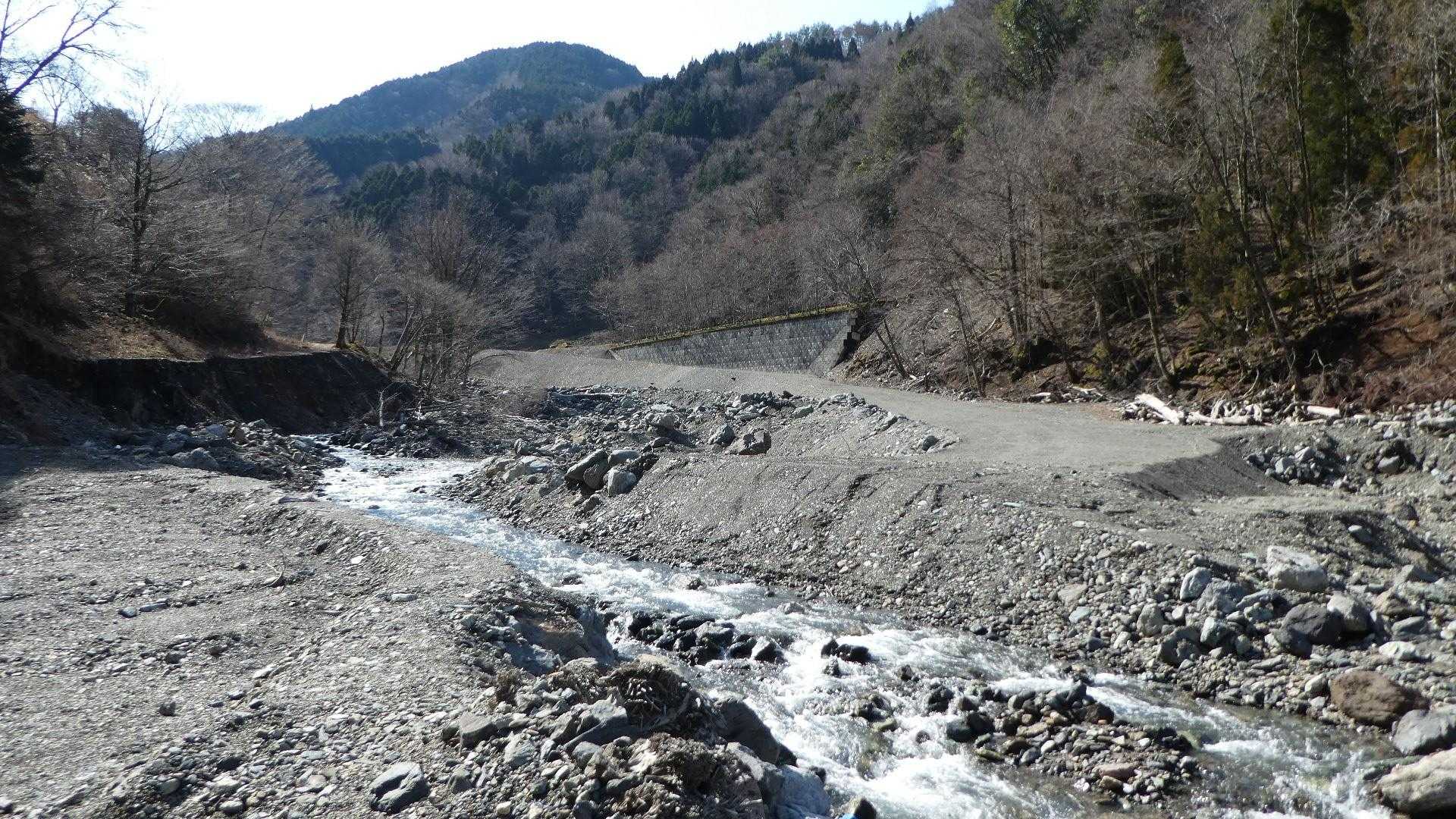 広河原に着きましたが何と‼️先週の下見のときにあった道が無い❗