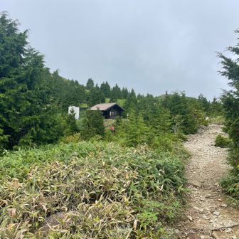 可愛い避難小屋。