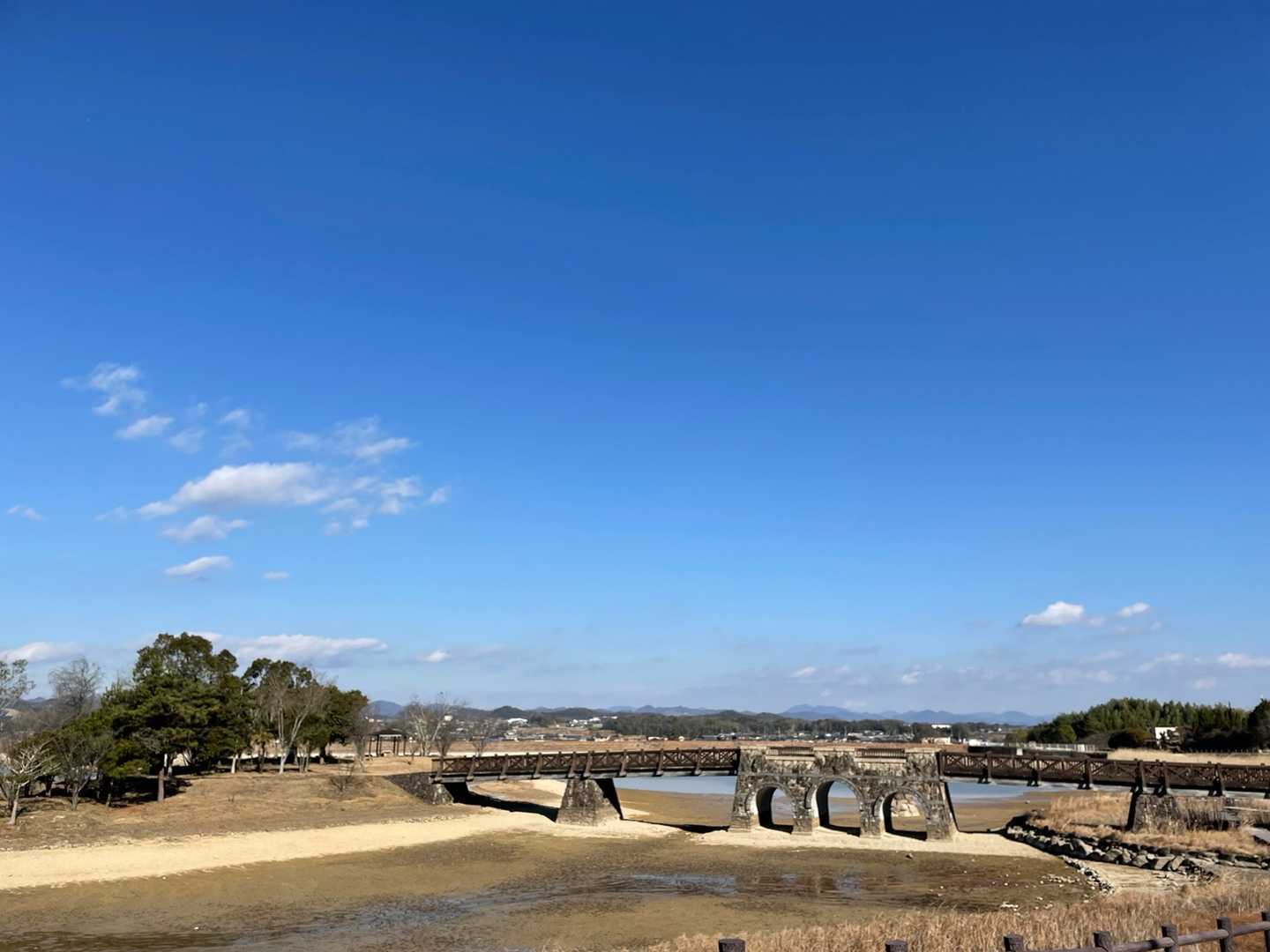 メガネ橋まで下りて来ました。
下山來到眼鏡橋。
