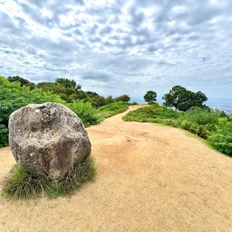 前方後円墳をイメージしているところ。