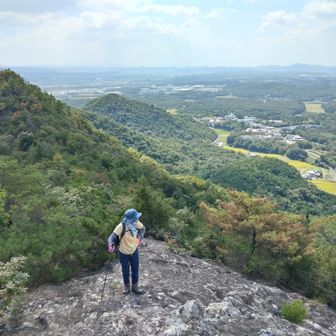 見晴らし良い岩尾根