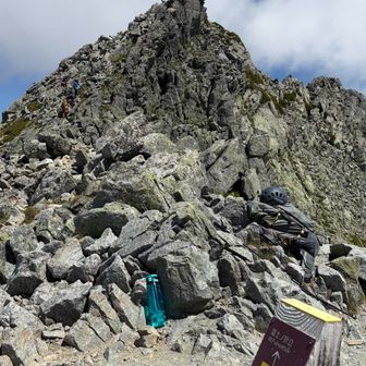 縦走路から少し外れた場所にピークあるんで重たいザックをデポして次は↗️立山(富士ノ折立)へ💪