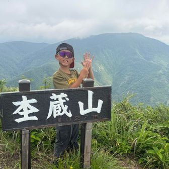 今日もいい汗かきました！
残り8座、どこを最後にするかを悩むころ…
奥に八森山が見えて良かった！