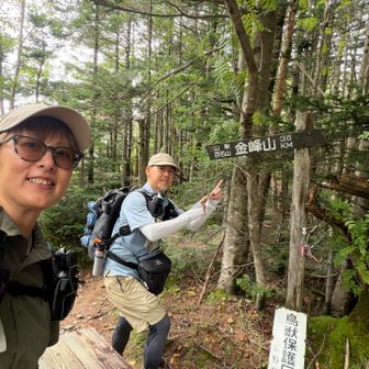 🚗で少し休憩して、お次は「金峰山」方面へ🚶‍♀️
朝日岳➞鉄山➞金峰山です😆

٩(.^∀^.)งLet's go~~~💨