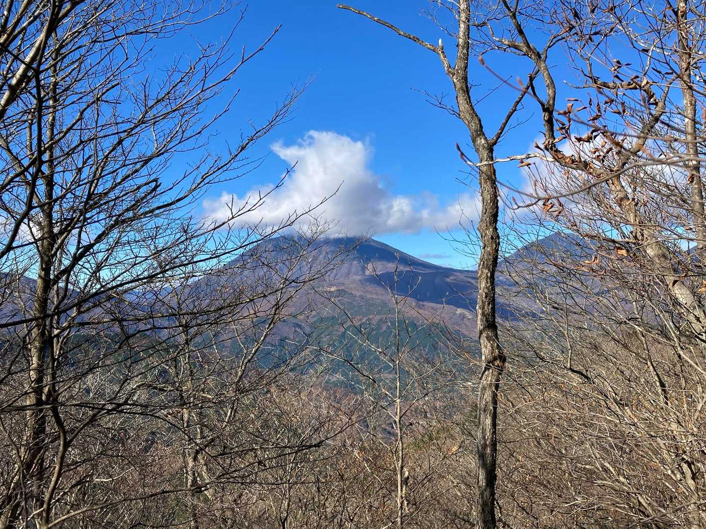 男体山