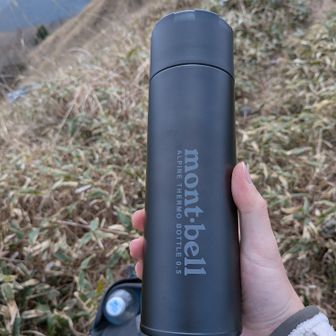 モンベルのサーモボトルデビュー戦。これで火沸かさなくてもらーできるわね。神アイテムかな