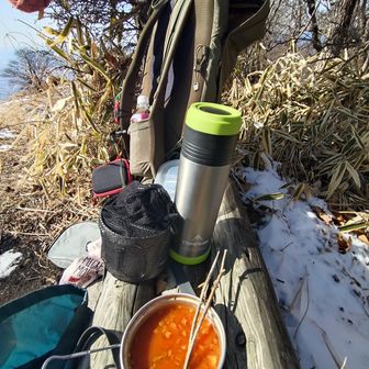 最近は山火事が多いのでバーナーは自粛、保温ボトル持参