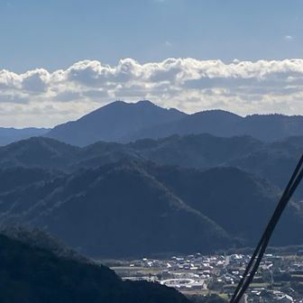 先ほど登った富山です。