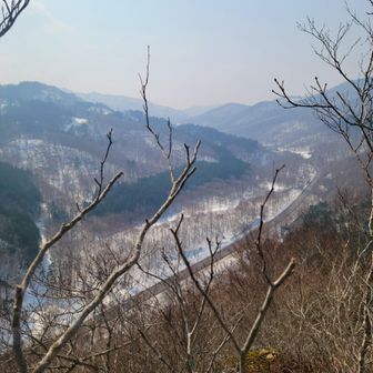 ふぅ〰️😵💨
視界が開き国道277号
厚沢部方面に登っている
山友軍団に✋をふる笑