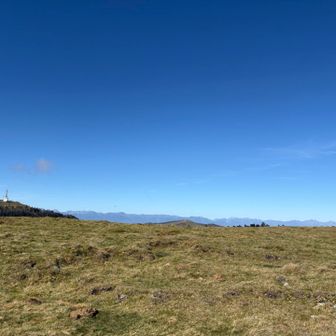 高原の向こうにアルプス山脈と
これから目指す王ヶ頭