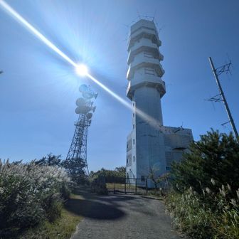 高鈴山山頂
複数の電波塔が立つ