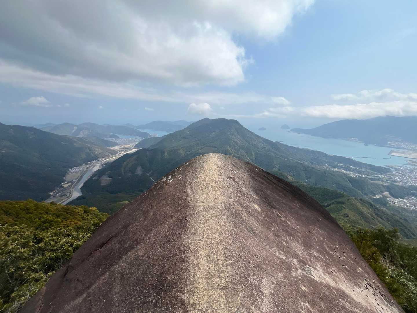 おおっ👀
天気は少し残念だけど素晴らしいぞ👍
私は高いところ苦手なので怖い😱
先っぽまで行けません💦