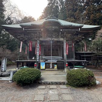 高水山北側斜面にトラバースがあり、巻いて常福院