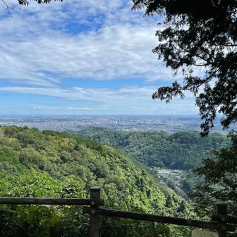 稲荷山の休憩ポイントにて。今日もいい眺め。