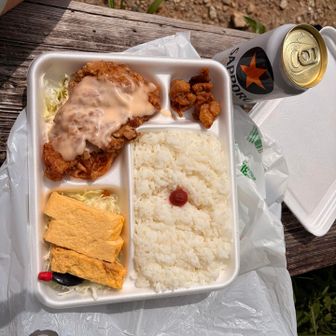 いやー、ショボくなった気がするけど美味いのでヨシっ(*ΦωΦ)👉
当然チョイス卵焼き
和風南蛮もいいし、チョイス生姜焼きも悩ましいとこやけどね