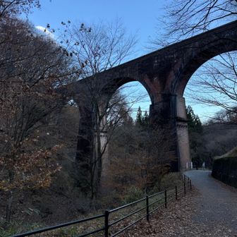 この辺でカップルがイチャついてやがった