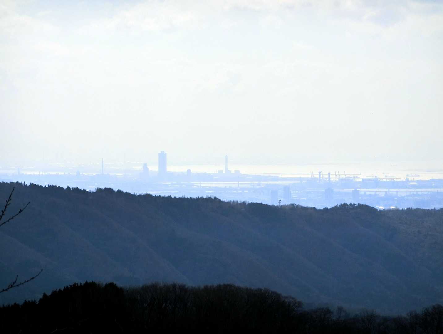 大阪湾遠望
南港コスモタワーが見えました。