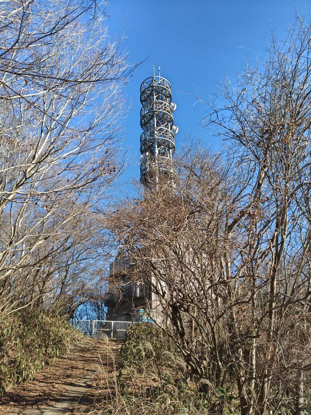 遮るものがまわりに何も無いので電波塔がたくさん建っています