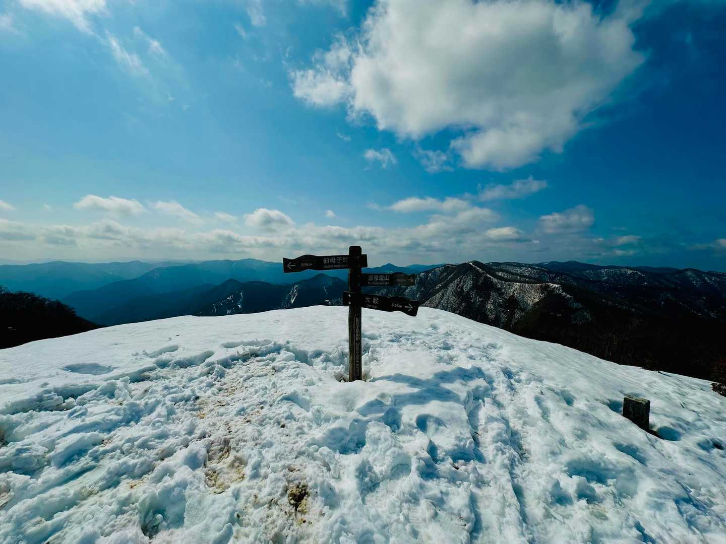 伯母子岳山頂です
山頂からは360度、雄大な景色が望めます