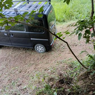 車が見えて来ました。
降りれるようですね。
