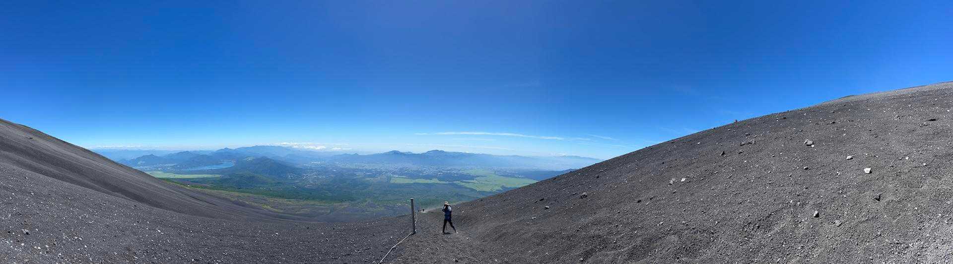 この下山ルートの目玉は大砂走り