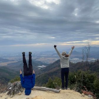 ひととこやまは
パノラマ眺望
#自撮りはスポーツ
刺さって浮いた

めちゃくちゃ合成っぽい。
…合成にしか見えない！！