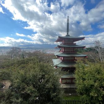 富士山は、雲に隠れています。