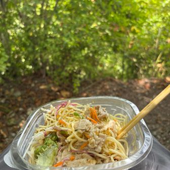 豚しゃぶサラダパスタ🥗🍝ドレッシングがジュレみたいのでめちゃくちゃ美味しかった😋暑い時に最高👍元気が出ます😄