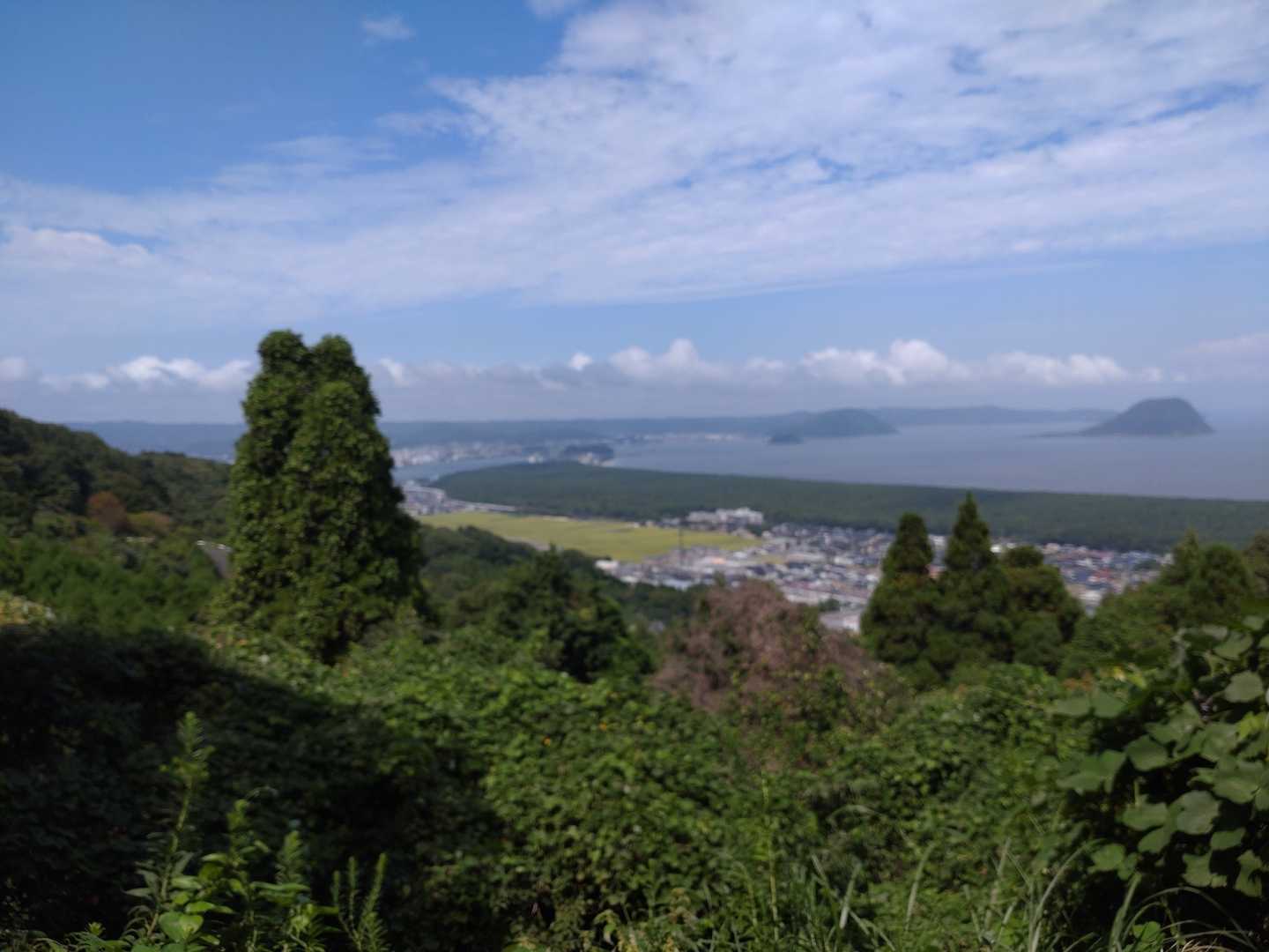 鏡山 往復｜山頂まで車でラクラク！ 展望や史跡を楽しむ唐津の名山の写真
